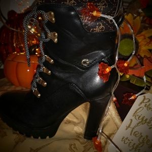 Women's Guess boots size 6